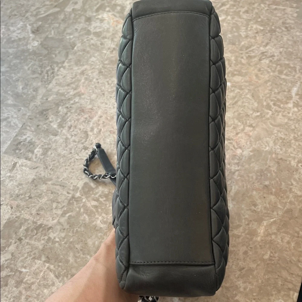 Chanel shopping tote - Picture 5 of 12